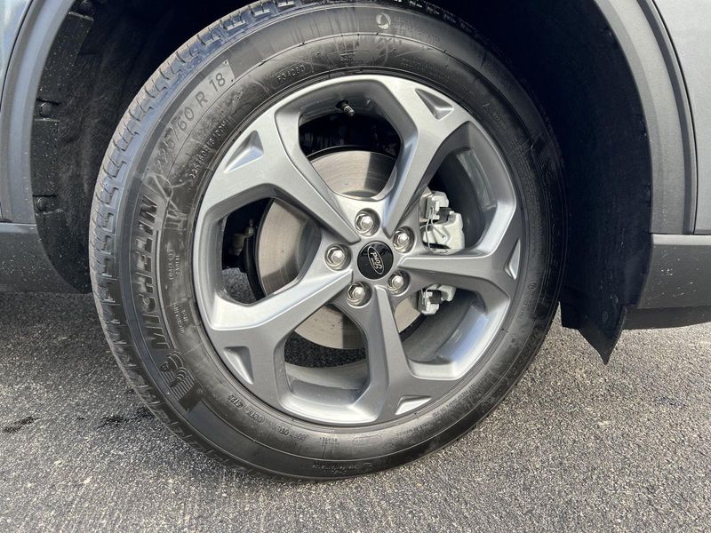 2026 Ford Escape photo 2