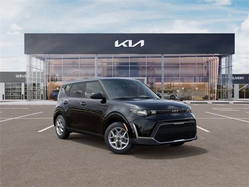 2025 Kia Soul LXImage 8