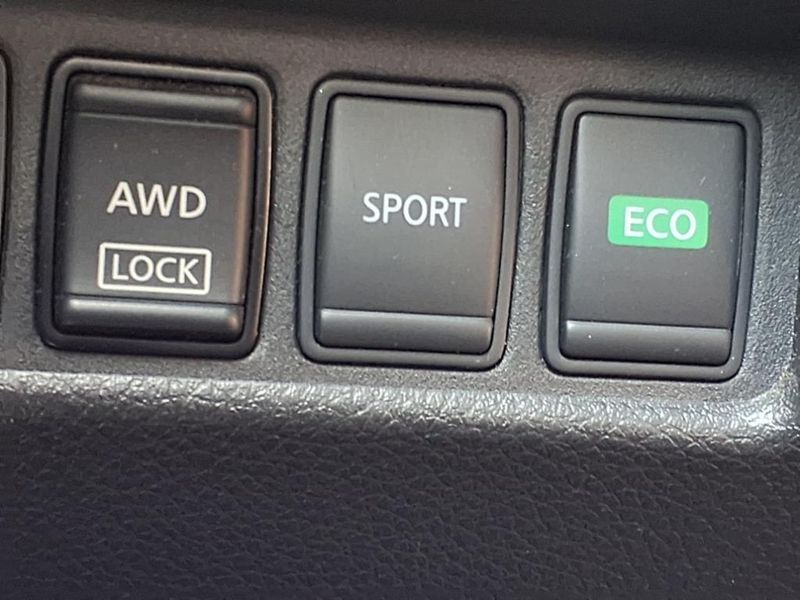 2018 Nissan Rogue SVImage 26