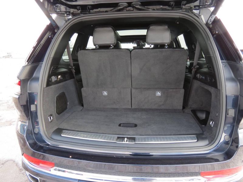 Used 2024 Jeep Grand Cherokee L Overland 4x4 4dr SUVImage 18