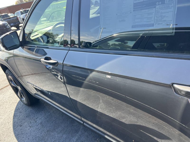 New 2025 Jeep Grand Cherokee L Limited 4x4Image 11