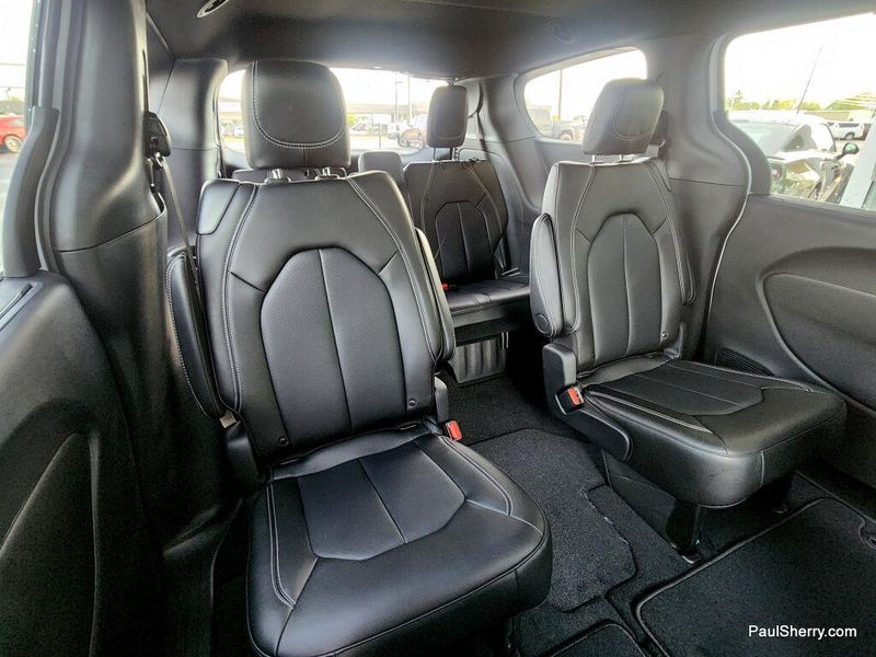 New 2026 Chrysler Voyager Lx