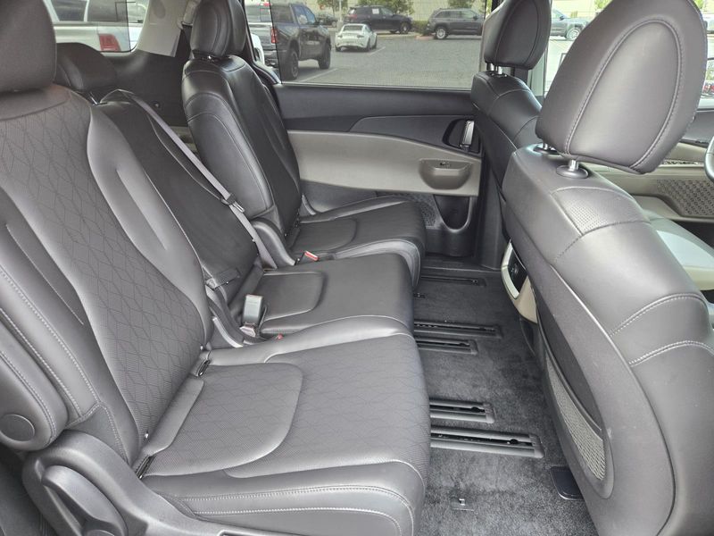 Used 2026 Kia Carnival MPV Hybrid EX FWD