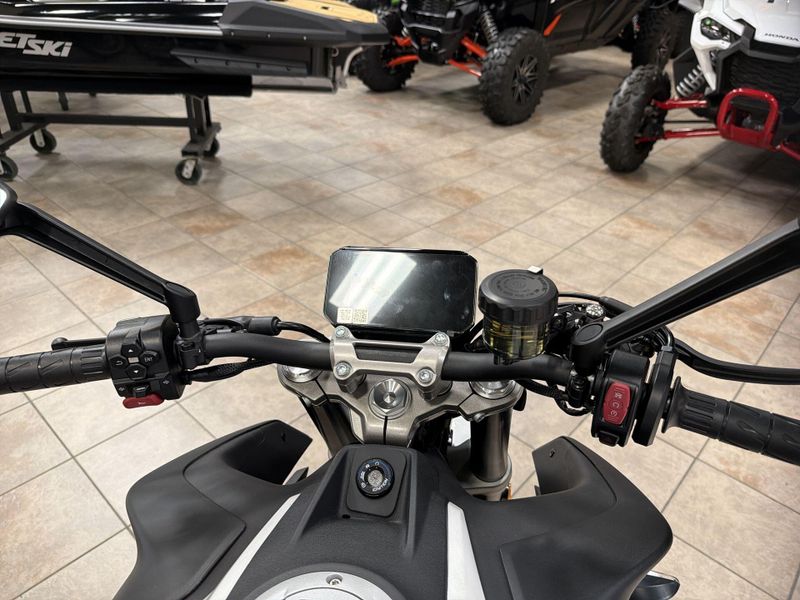 New 2026 CFMOTO 450NK Image 23