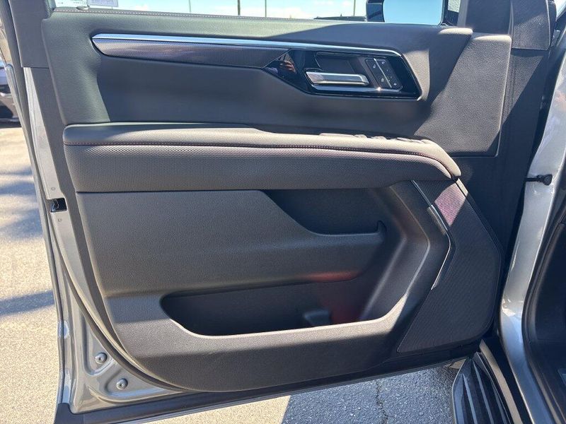 Used 2026 Chevrolet Suburban RSTImage 10