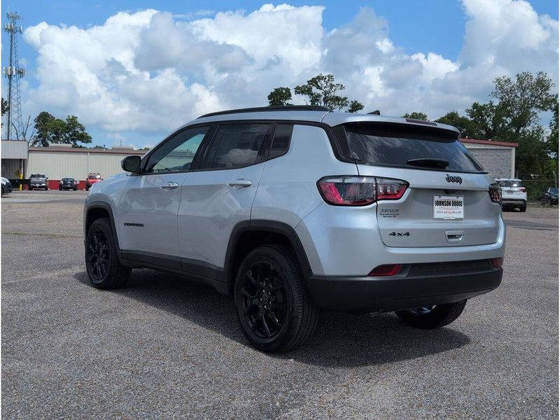 New 2026 Jeep Compass Latitude Altitude 4x4Image 3