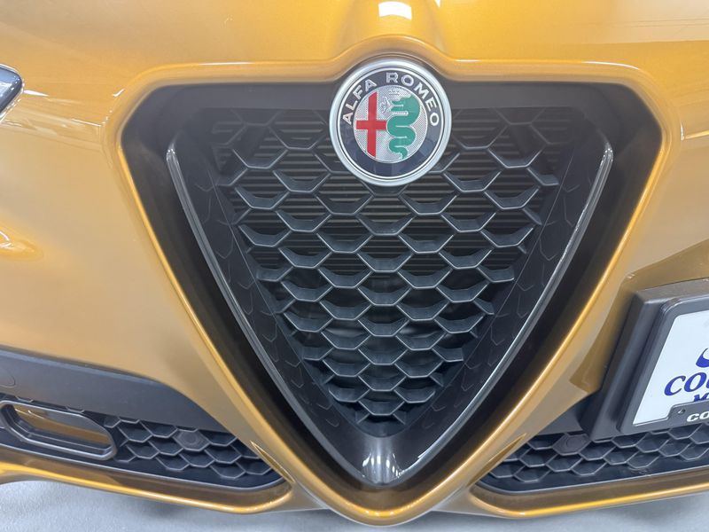 Used 2023 Alfa Romeo Stelvio VeloceImage 33