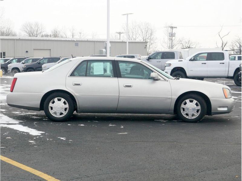 2005 Cadillac DeVille Image 9