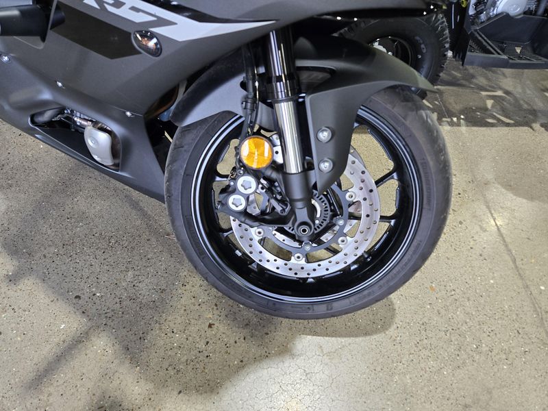 Used 2024 Yamaha YZFR7 Image 18