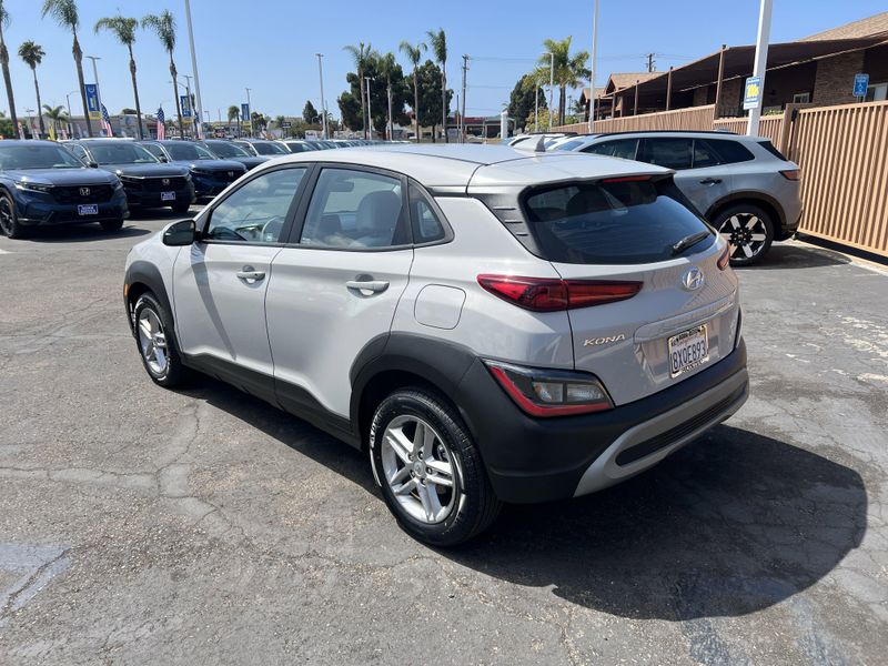 Used 2022 Hyundai Kona SEImage 2