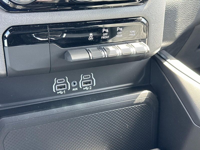 2025 RAM 1500 Big HornImage 22
