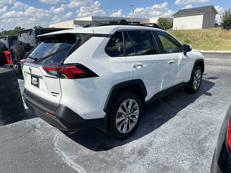 2019 Toyota RAV4 LimitedImage 8