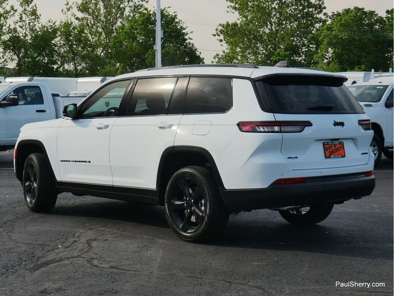 2024 Jeep Grand Cherokee L Limited 4x4Image 9