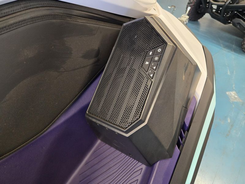 2025 Yamaha JETBLASTER LTD 3 PURPLE AND WHITE Image 12