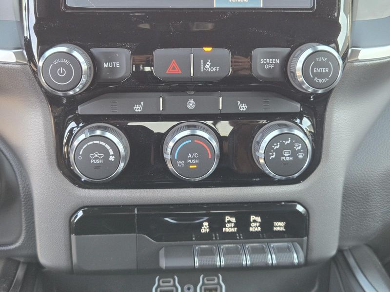 New 2026 RAM 1500 Big Horn Crew Cab 4x2 5'7' Box