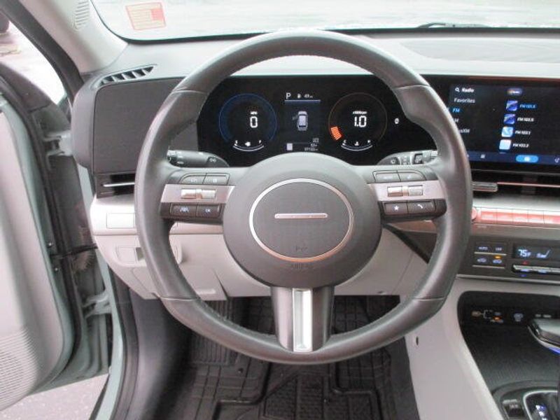 Used 2024 Hyundai Kona SELImage 16
