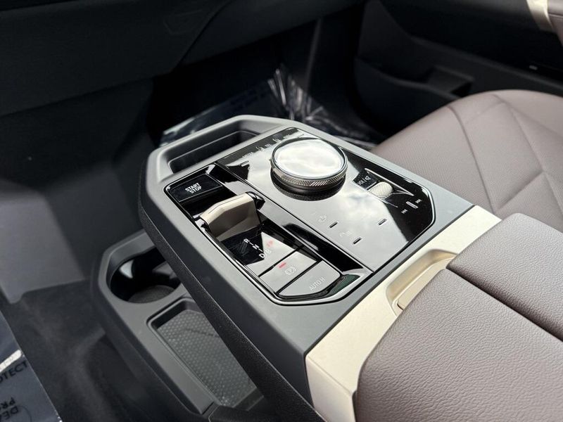 2025 BMW iX xDrive50Image 26