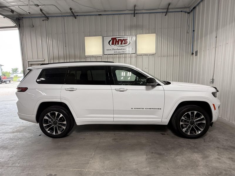 Used 2023 Jeep Grand Cherokee L OverlandImage 2