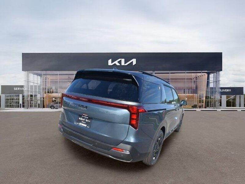 New 2027 Kia Carnival SXImage 4