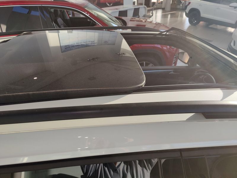 2024 Volkswagen Tiguan SE R-Line Black AWD w/SunroofImage 7