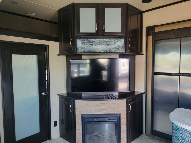 Used 2017 GRAND DESIGN 388M Image 15