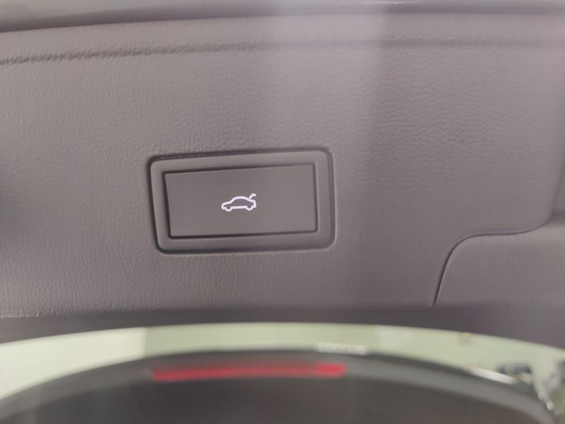 Used 2025 Volkswagen Atlas Cross Sport SEL AWD w/Sunroof & NavImage 17