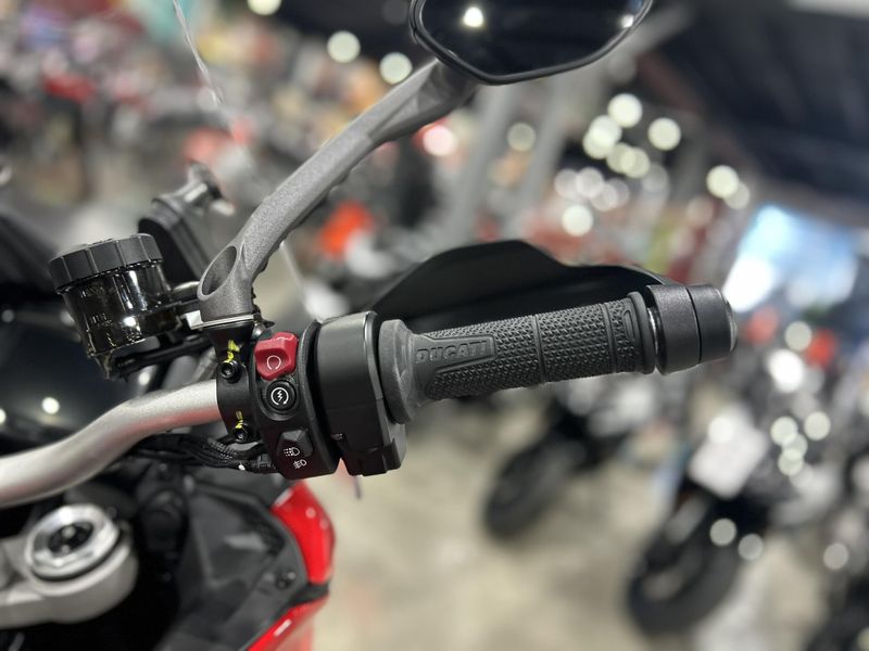 New 2025 Ducati MULTISTRADA V4 Image 8