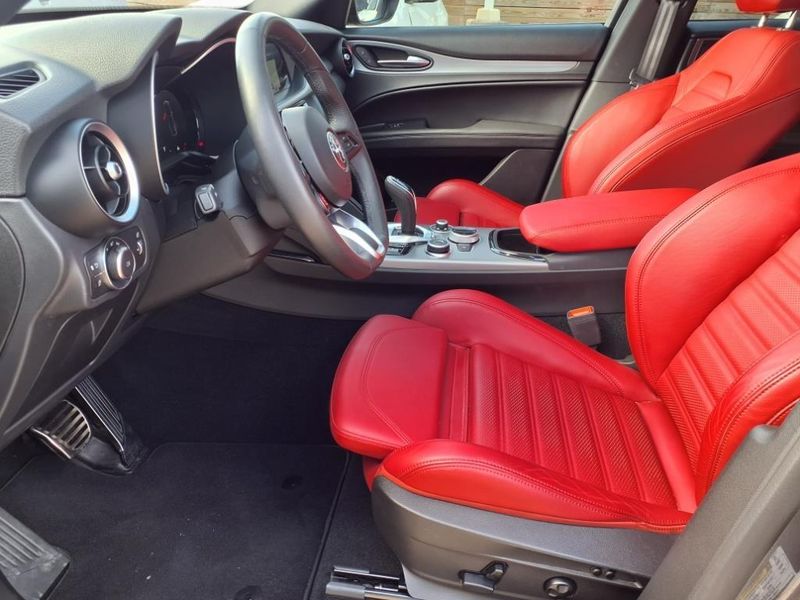 Used 2024 Alfa Romeo Stelvio TiImage 18