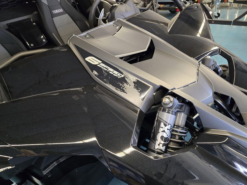 2025 Yamaha YXZ1000R EPS SS XTR MATTE GREY AND METALLIC BLACK Image 10