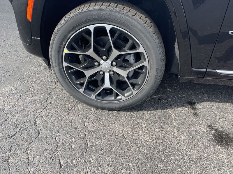 2023 Jeep Grand Cherokee Summit Reserve 4xeImage 9
