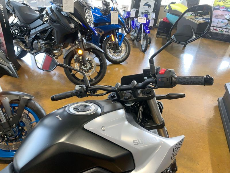 New 2024 Suzuki GSX-8S Image 16