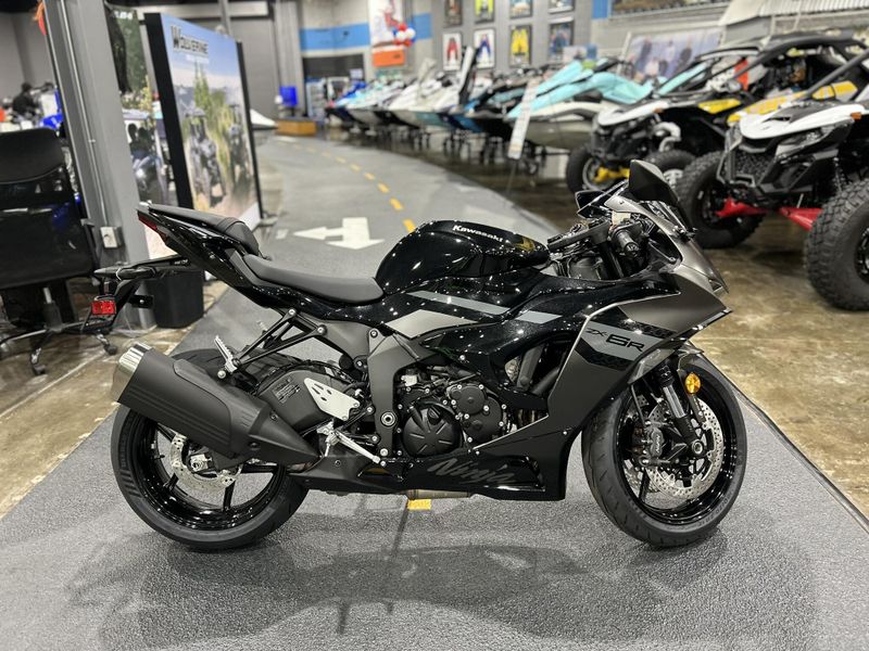 New 2026 Kawasaki NINJA ZX-6R ABS Image 2