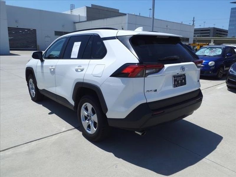 2020 Toyota RAV4 XLEImage 11