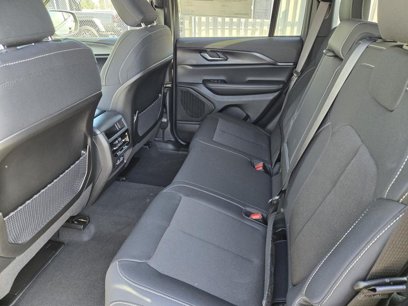 New 2026 Jeep Grand Cherokee Laredo X 4x2