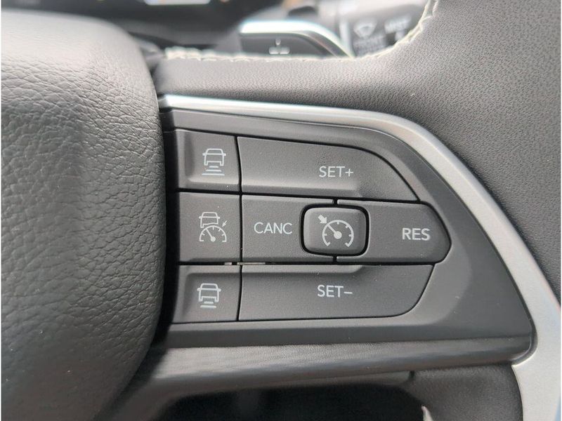 New 2025 Jeep Grand Cherokee Altitude X 4x2Image 23