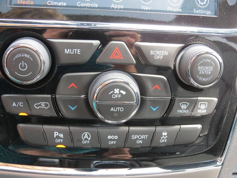 Used 2020 Jeep Grand Cherokee Limited 4x4 4dr SUVImage 17