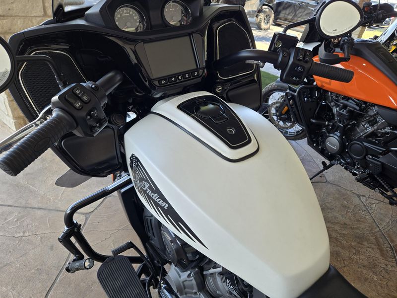 USED 2021 INDIAN MOTORCYCLE CHALLENGER DARK HORSE Image 11