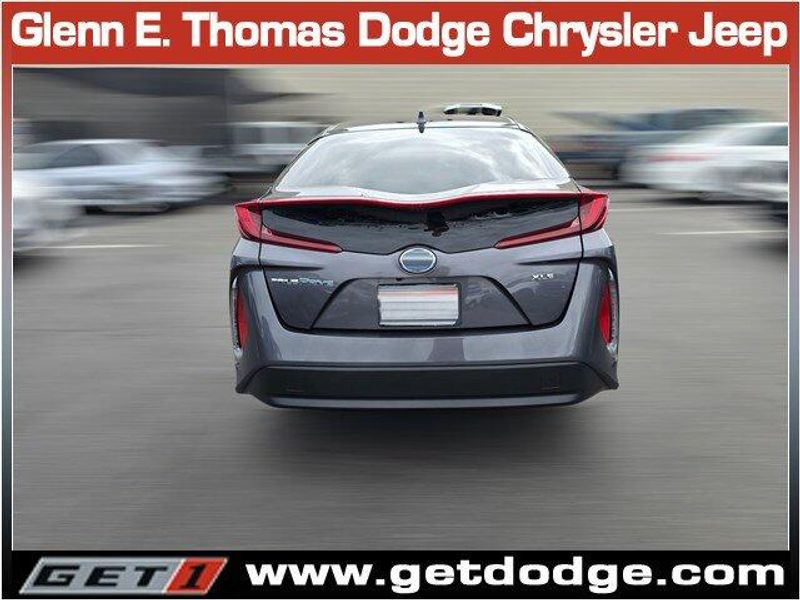 2021 Toyota RAV4 XLE photo 8