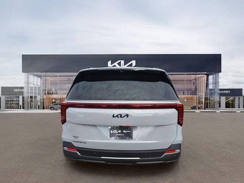 New 2026 Kia Carnival SX PrestigeImage 5