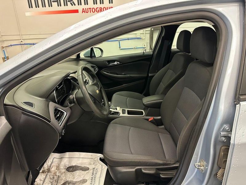 2018 Chevrolet Cruze LSImage 18