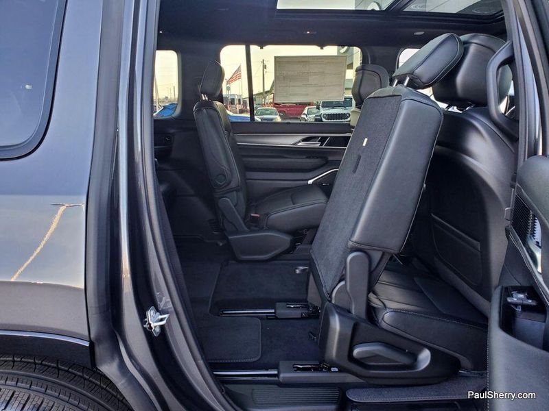 2025 Jeep Wagoneer Carbide 4x4Image 54