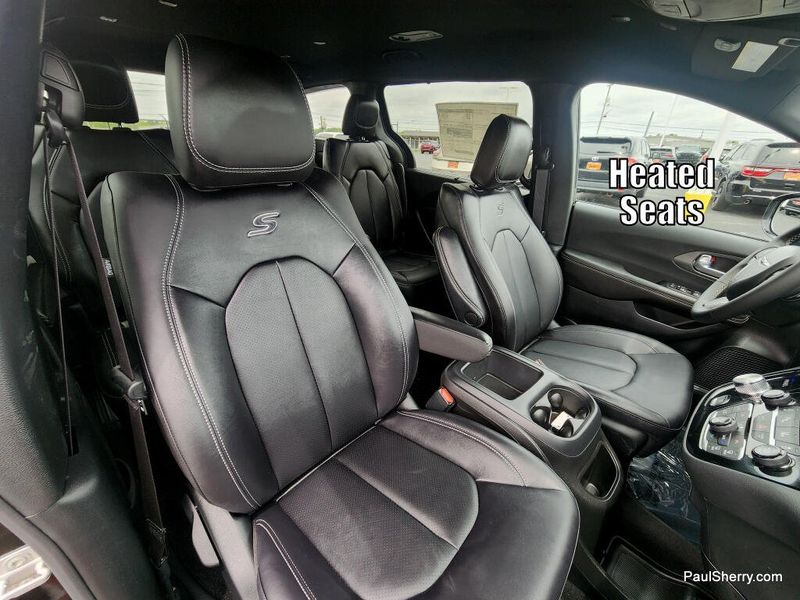 New 2026 Chrysler Pacifica Select