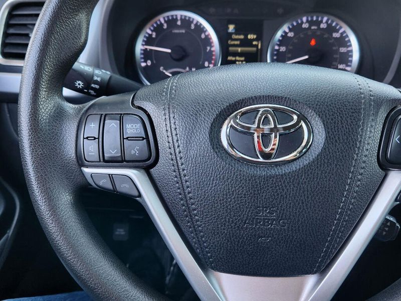 Used 2019 Toyota Highlander LE