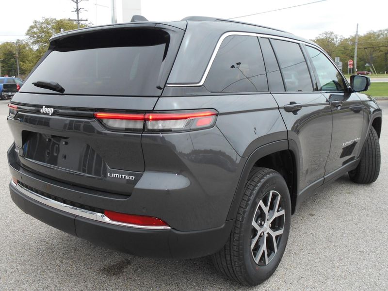 2025 Jeep Grand Cherokee Limited 4x4Image 32