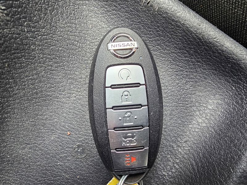 2020 Nissan Versa SRImage 23