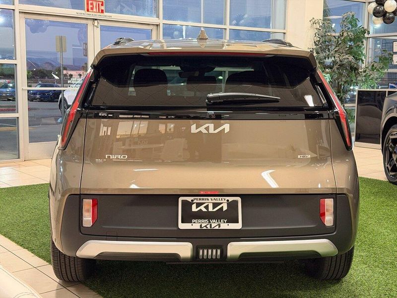New 2027 Kia Niro LXImage 5