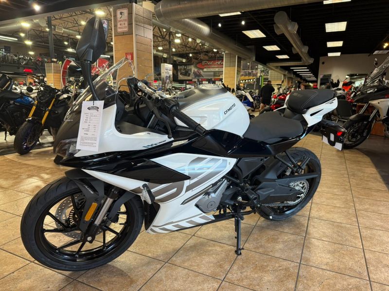 New 2026 CFMOTO 300SS Image 3