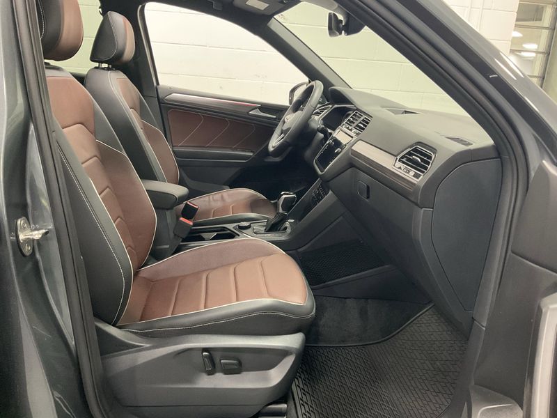 Used 2024 Volkswagen Tiguan AWD SEL R-Line w/Sunroof/NavImage 11