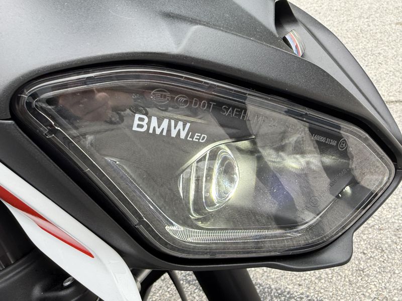 2026 BMW M 1000 R