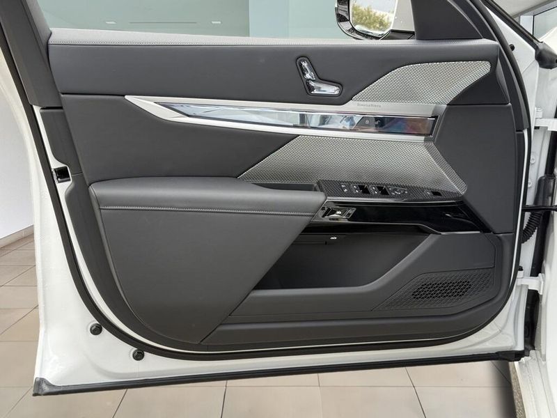 2025 BMW i7 eDrive50Image 18
